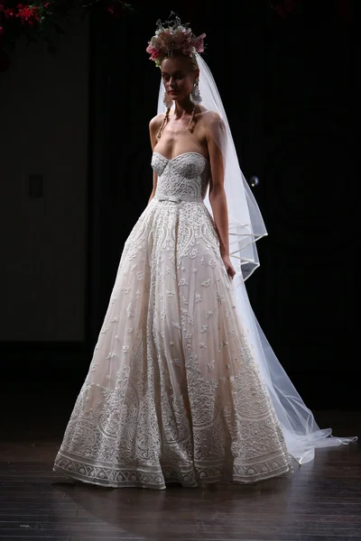 Naeem Khan Couture Bridal Collection — Stock Photo, Image