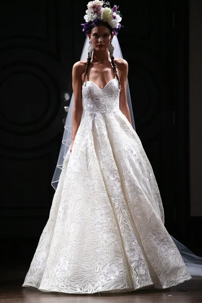 Naeem Khan Couture Bridal Collection — Stock Photo, Image