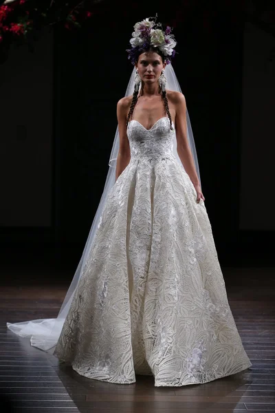 Naeem Khan Couture Bridal Collection — Stock Photo, Image