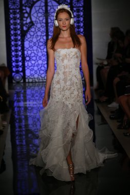 Reem Acra gelin sonbahar kış 2016 pist göster.