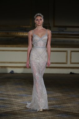 Berta Bridal pist Show