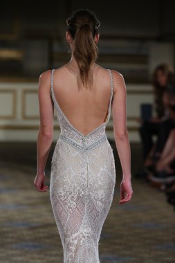 Berta Bridal pist Show