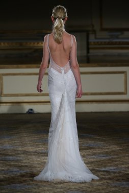 Berta Bridal pist Show