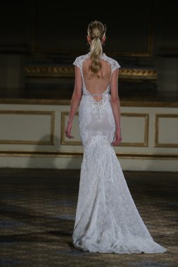 Berta Bridal pist Show