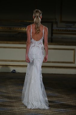 Berta Bridal sonbahar kış 2016 pist göster