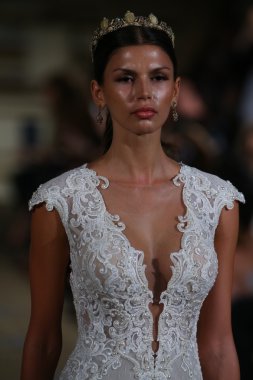 Berta Bridal sonbahar kış 2016 pist göster