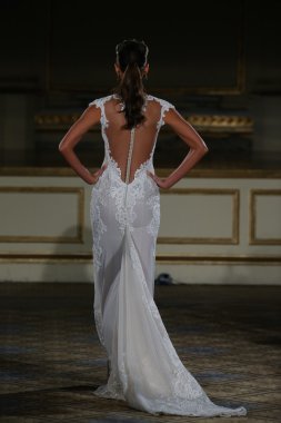 Berta Bridal sonbahar kış 2016 pist göster