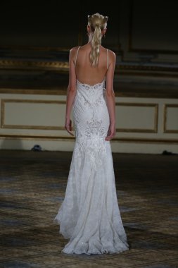 Berta Bridal sonbahar kış 2016 pist göster