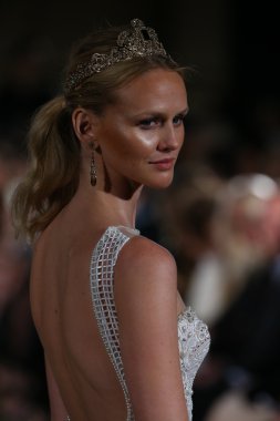 Berta Bridal sonbahar kış 2016 pist göster