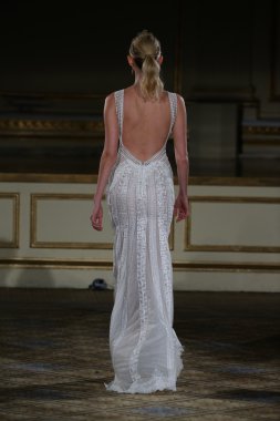 Berta Bridal sonbahar kış 2016 pist göster