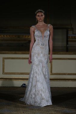 Berta Bridal sonbahar kış 2016 pist göster