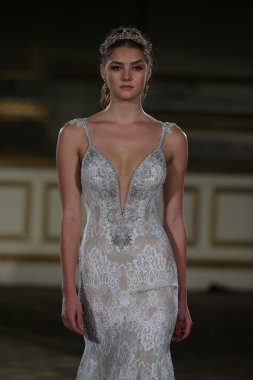 Berta Bridal sonbahar kış 2016 pist göster