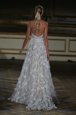 Berta Bridal sonbahar kış 2016 pist göster