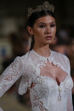 Berta Bridal sonbahar kış 2016 pist göster
