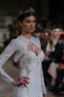 Berta Bridal sonbahar kış 2016 pist göster