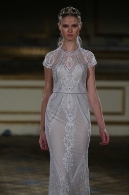 Berta Bridal sonbahar kış 2016 pist göster