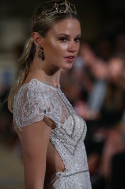 Berta Bridal sonbahar kış 2016 pist göster