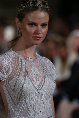 Berta Bridal sonbahar kış 2016 pist göster