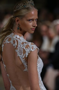 Berta Bridal sonbahar kış 2016 pist göster