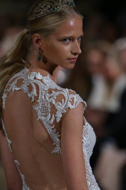 Berta Bridal sonbahar kış 2016 pist göster