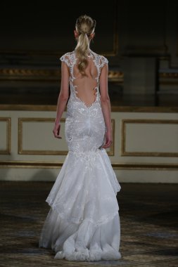 Berta Bridal sonbahar kış 2016 pist göster