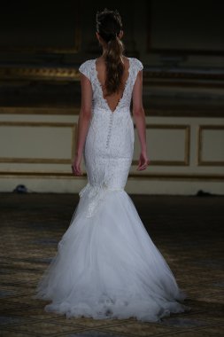 Berta Bridal sonbahar kış 2016 pist göster