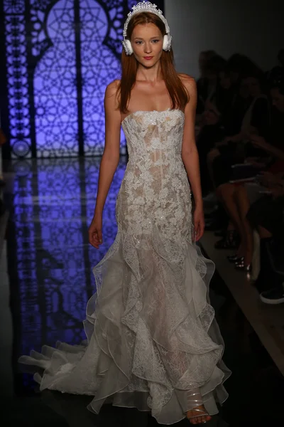 Reem Acra Mariage Automne Hiver 2016 Runway Show — Photo