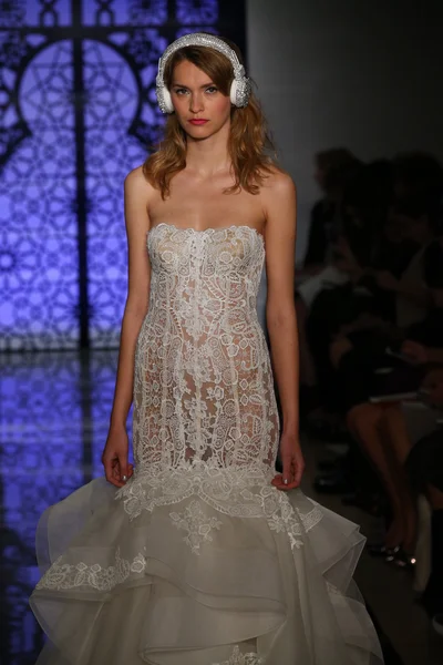 Reem Acra Mariage Automne Hiver 2016 Runway Show — Photo