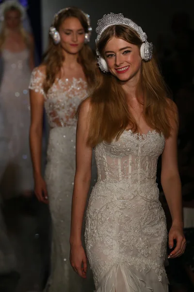 Reem Acra svatební Runway Show — Stock fotografie