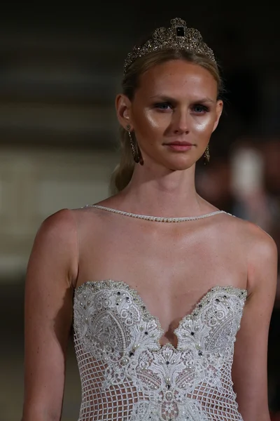 Berta Bridal Fall Зима 2016 — стоковое фото