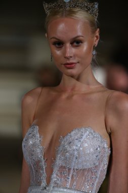 Berta Bridal sonbahar kış 2016 pist göster