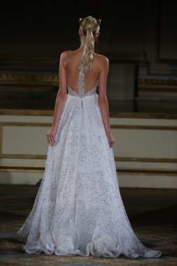 Berta Bridal sonbahar kış 2016 pist göster