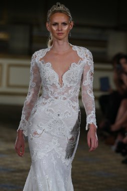 Berta Bridal sonbahar kış 2016 pist göster