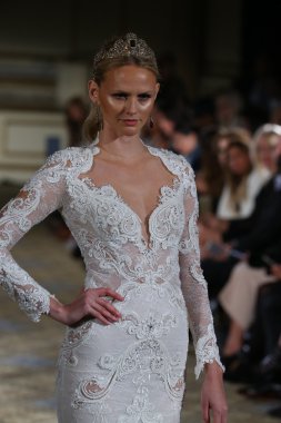 Berta Bridal sonbahar kış 2016 pist göster