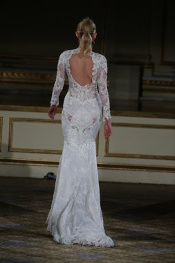 Berta Bridal sonbahar kış 2016 pist göster