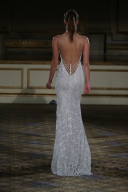 Berta Bridal sonbahar kış 2016 pist göster