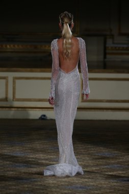 Berta Bridal sonbahar kış 2016 pist göster