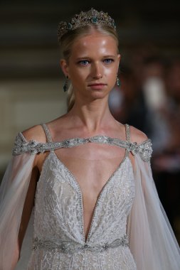 Berta Bridal sonbahar kış 2016 pist göster