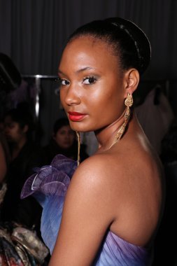 Yumi Katsura Brida pist Show