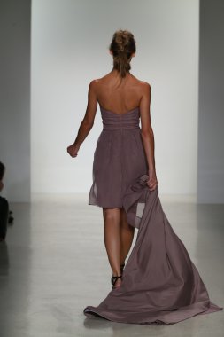 Kelly Faetanini Bridal pist Show