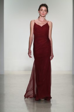 Kelly Faetanini Bridal pist Show