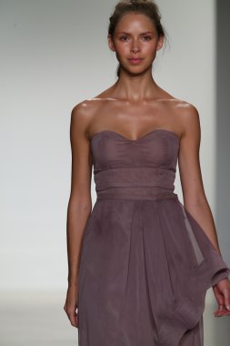 Kelly Faetanini Bridal pist Show