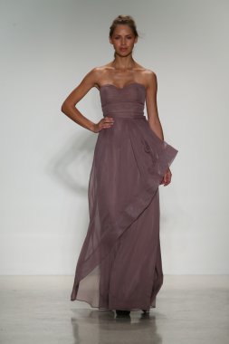 Kelly Faetanini Bridal pist Show