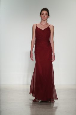 Kelly Faetanini Bridal pist Show