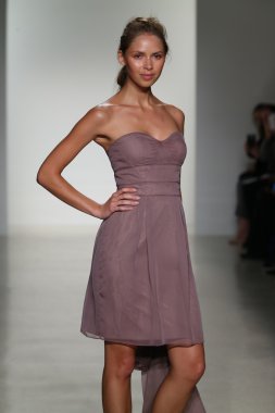 Kelly Faetanini Bridal pist Show