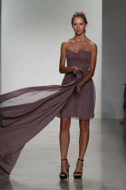 Kelly Faetanini Bridal pist Show