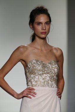 Kelly Faetanini Bridal pist Show