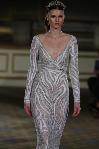 Berta Mariage Automne Hiver 2016 Runway Show — Photo