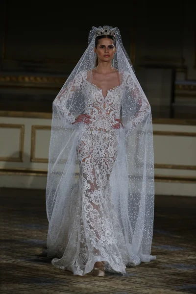 Berta Bridal Fall Зима 2016 — стоковое фото