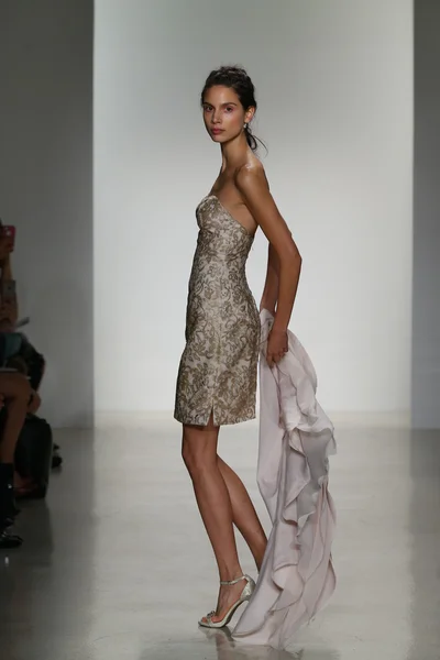 Kelly Faetanini Bridal Runway Show — Stock fotografie